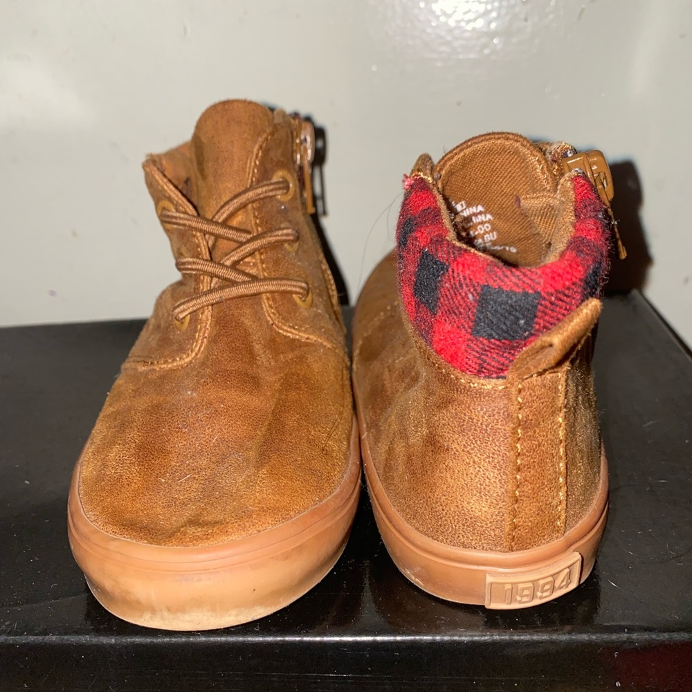Boys shoes